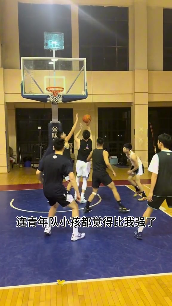 DB真人旗舰节奏大师！郭艾伦一顿操作教育青年队球员：我的未来还美好吗？