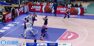 DB视讯百家乐行云流水！特莱斯篮板一条龙推反击 助飞邹雨宸空接暴扣！
