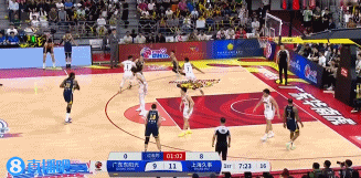 DB视讯官方登录入口发带都扣飞了🤯莫兰德霸王步直冲篮筐 隔着王哲林单臂暴扣