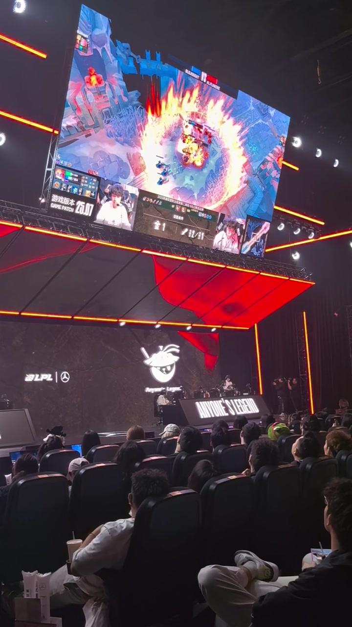 DB真人旗舰让一个也无所谓！Knight赢下Solo 全场爆发热烈欢呼