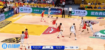 DG视讯官网平台攻防建功！周琦补篮+三分样样都有 防守还送出钉板大帽