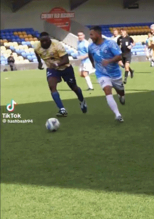 DB视讯百家乐胖了🥵34岁已退役的阿扎尔参加慈善赛,带球时不慎滑倒