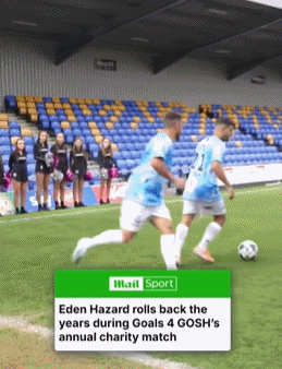 DB视讯百家乐胖了🥵34岁已退役的阿扎尔参加慈善赛,带球时不慎滑倒